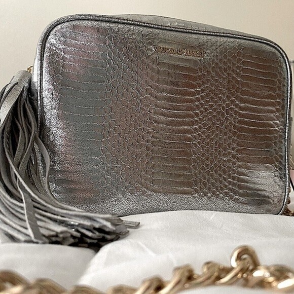 Victoria’s Secret Silver Faux Crocadile Embossed Square Purse Chain Strap Tassel - Picture 5 of 13